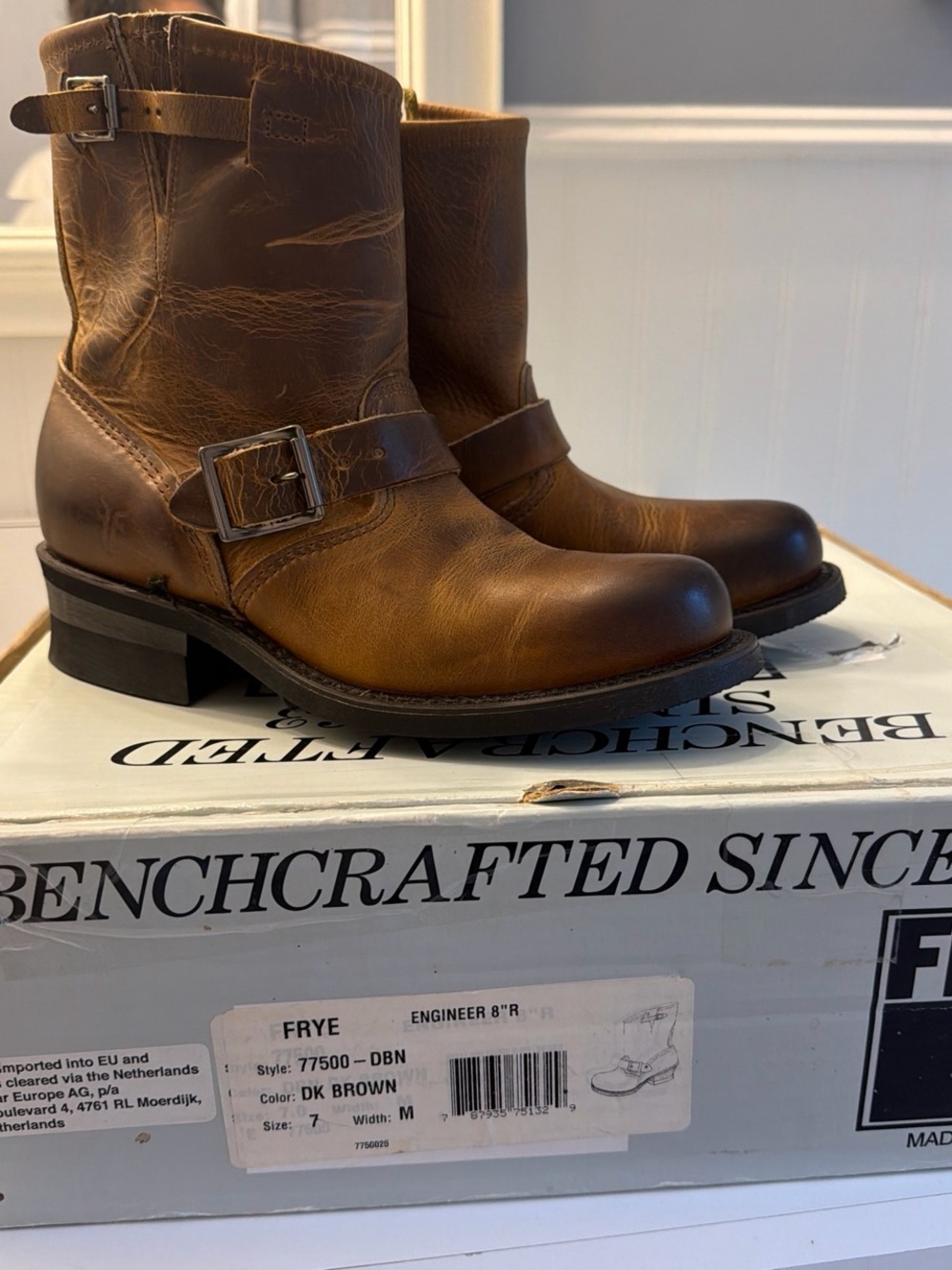 Frye 8r engineer boots women
